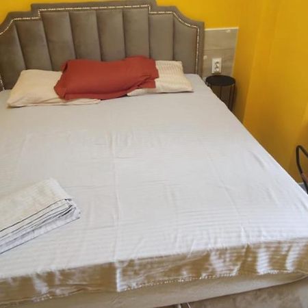 One Room With A Shared Bathroom Chisinau Ngoại thất bức ảnh