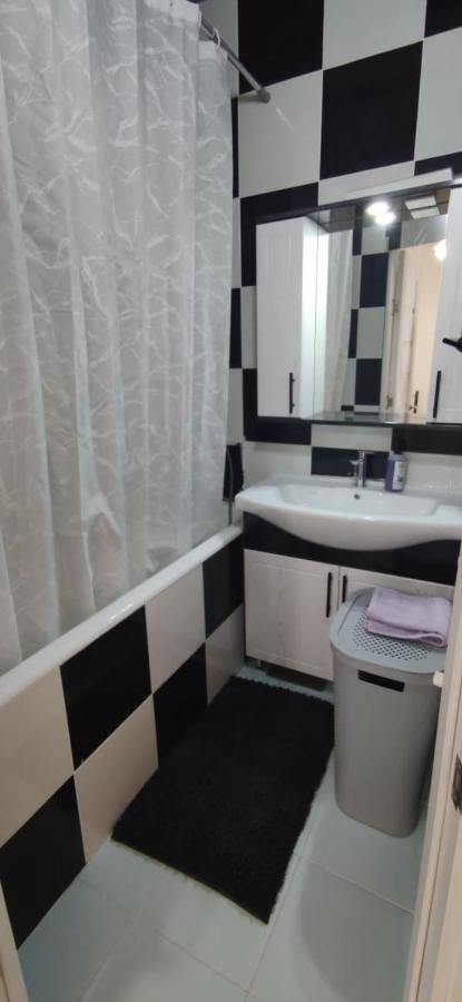One Room With A Shared Bathroom Chisinau Ngoại thất bức ảnh