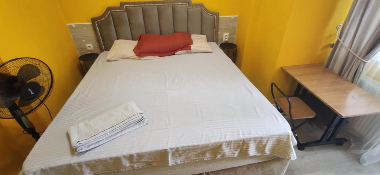 One Room With A Shared Bathroom Chisinau Ngoại thất bức ảnh